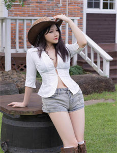 与亲女洗澡时伦了